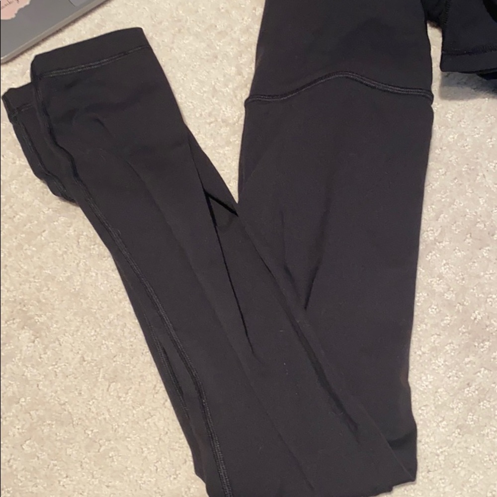 Black lululemon wunder under